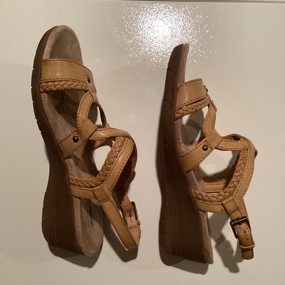 Baretraps Hasel wedge sandal with memory foam - Picture 4 of 6